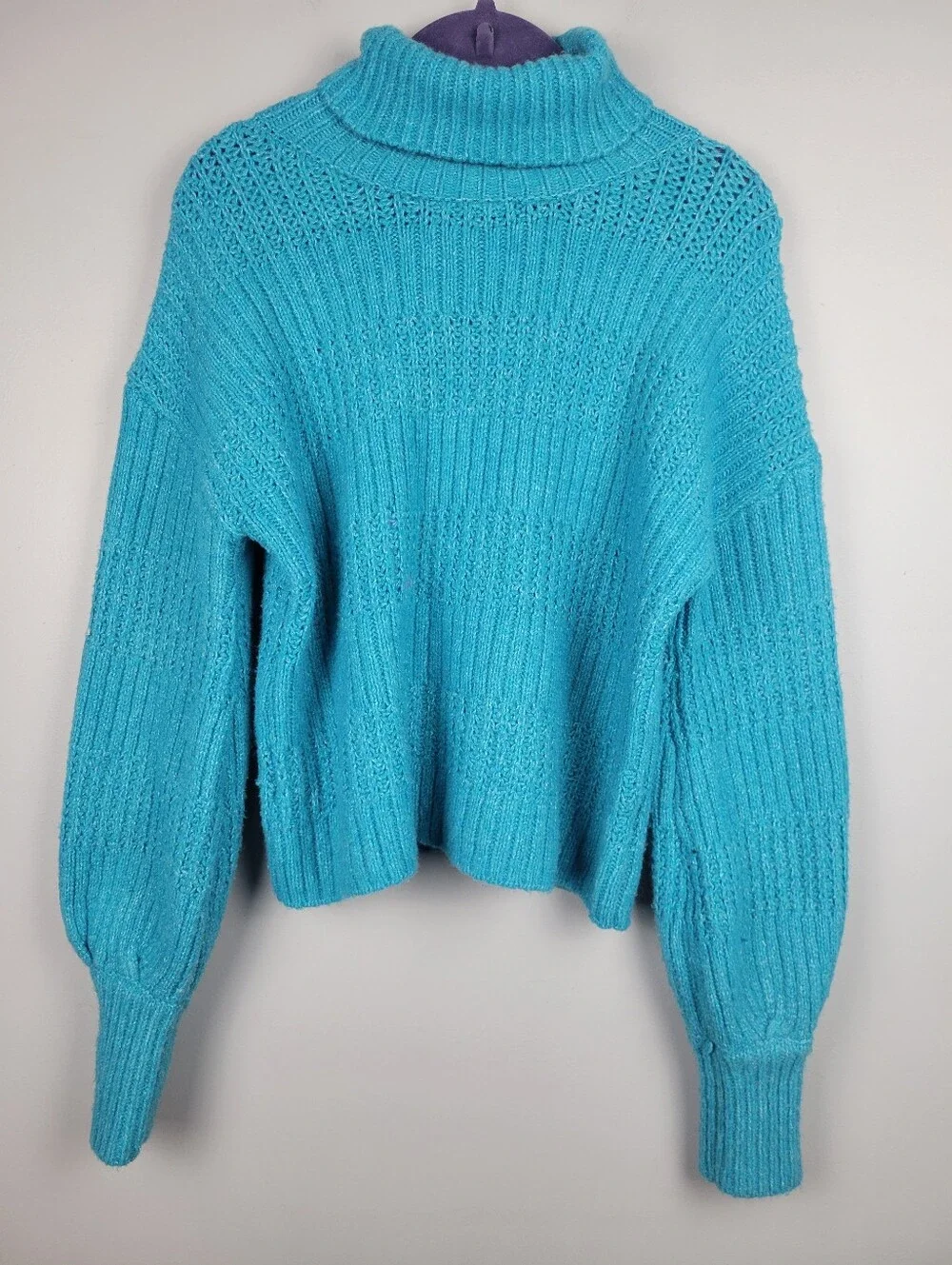 NWT Hippie Rose Size M Thick Ribbed Knit Turtleneck Sweater